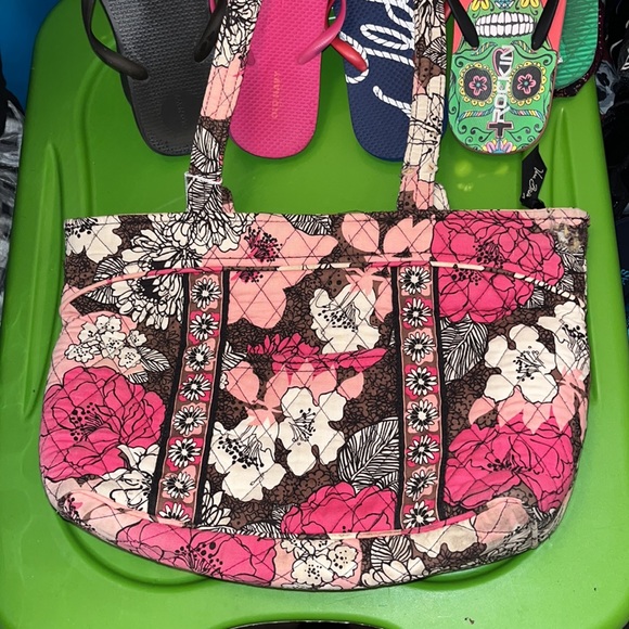 Vera Bradley Handbags - EUC PINK FLORAL VERA BRADLEY MEDIUM TOTE WITH POCKETS